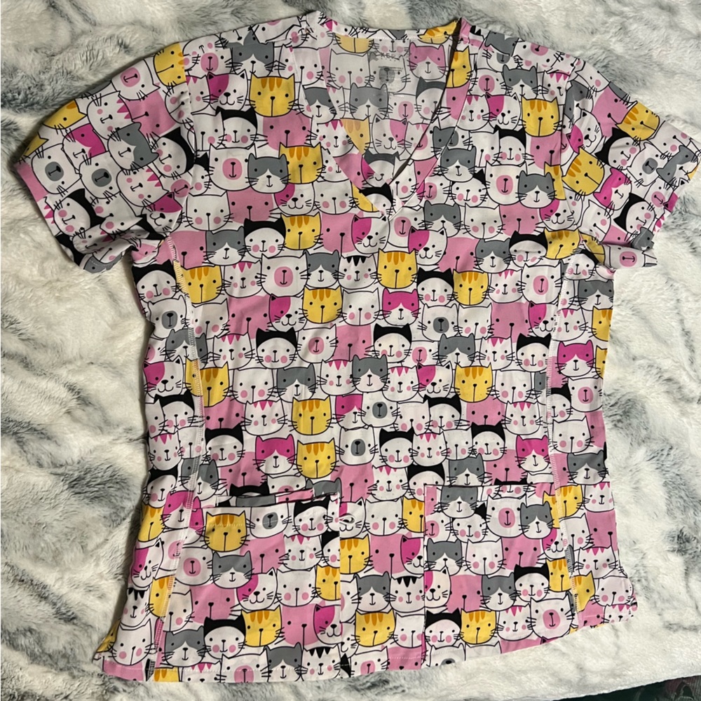 Xertia Medium Cat Scrub Top